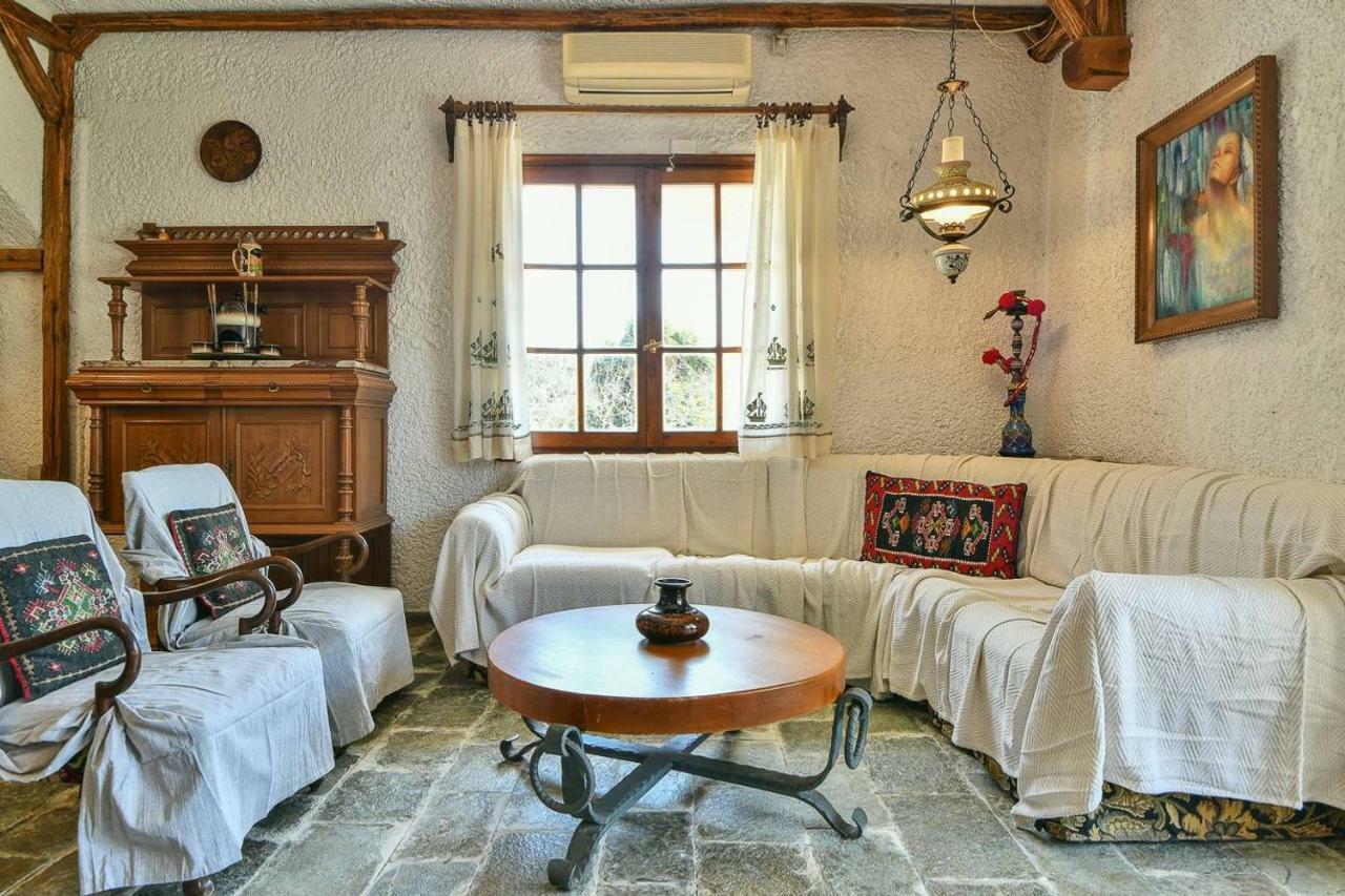 Light-Filled Home With Garden Near Beach 아나비소스 외부 사진