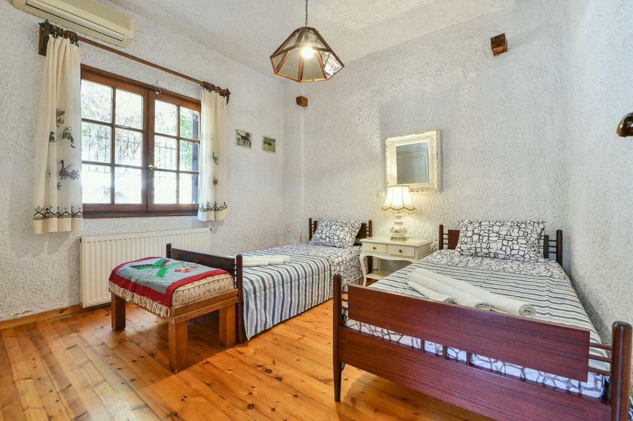 Light-Filled Home With Garden Near Beach 아나비소스 외부 사진